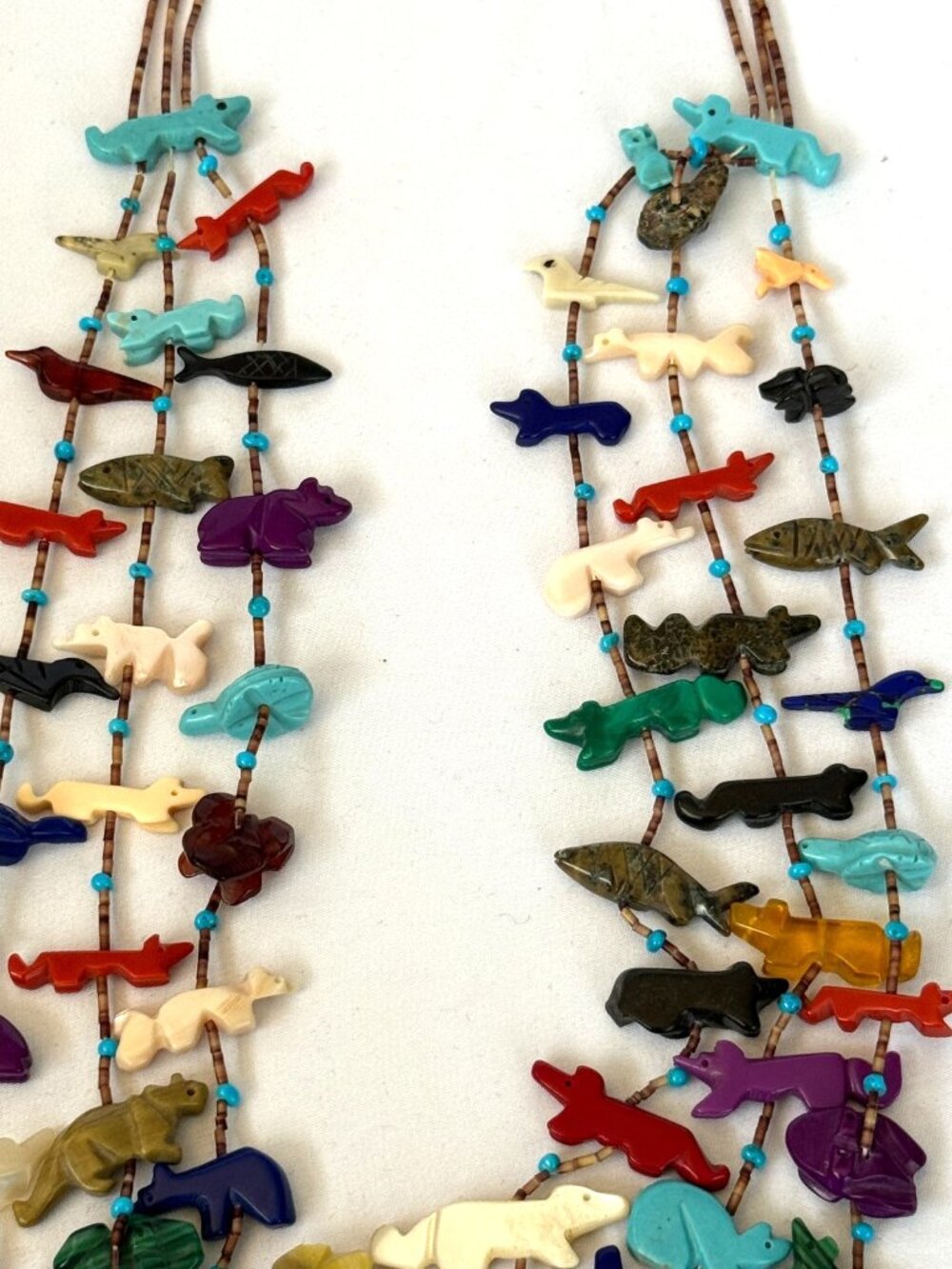 VINTAGE ZUNI ANIMAL FETISH HAND CARVED GEMSTONE HEISHI BEAD 3-STRAND NECKLACE - Picture 4 of 16
